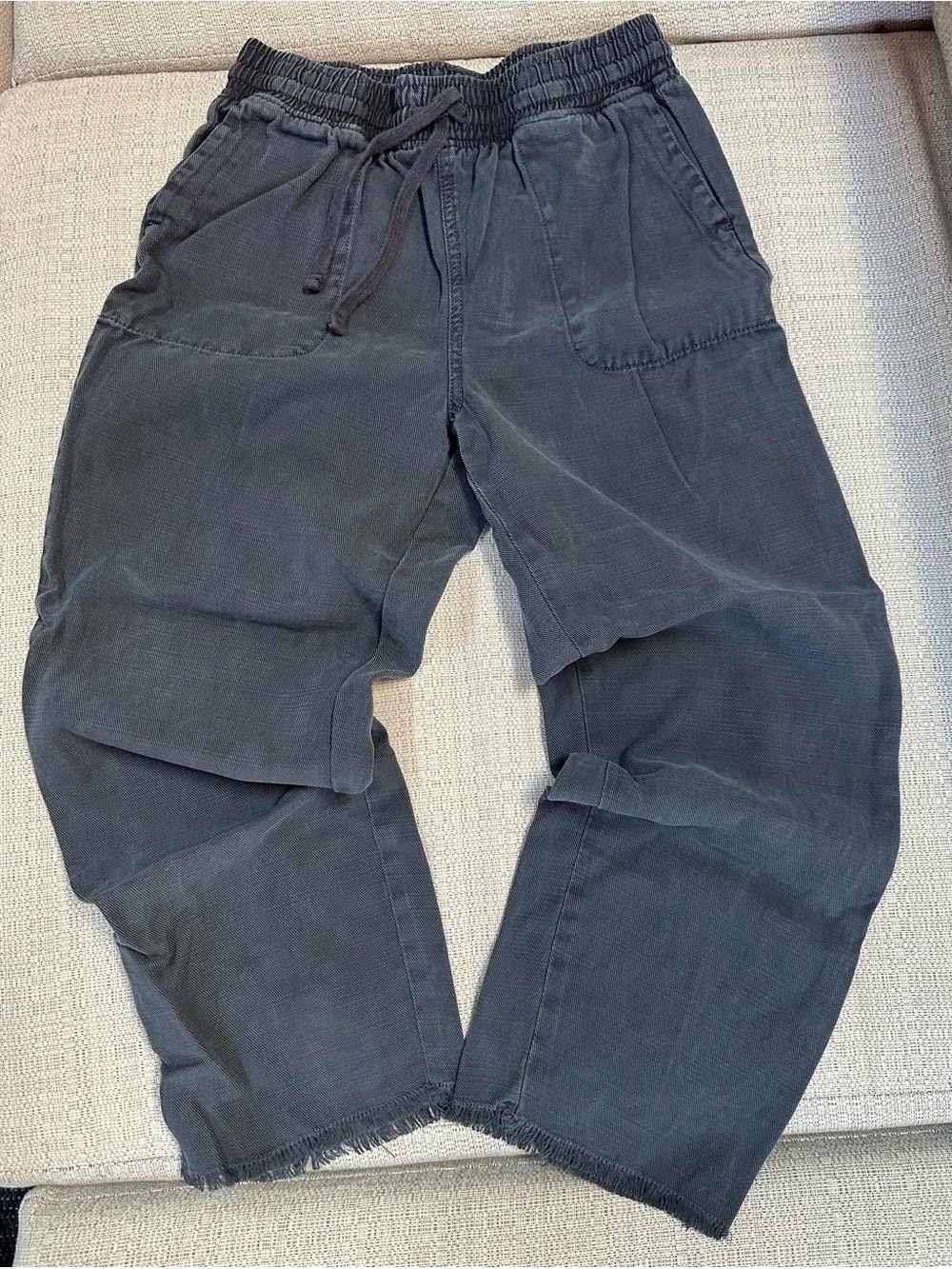 Women's Cropped Pull-On Pants in Charcoal